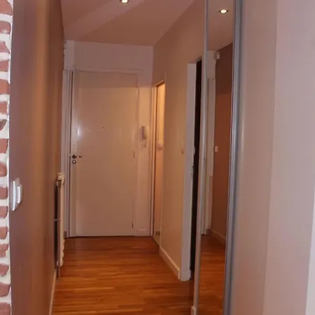 Le Jane : Centre Ville, Garage, Balcon Apartment